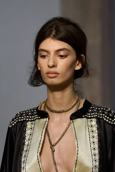 Look 27